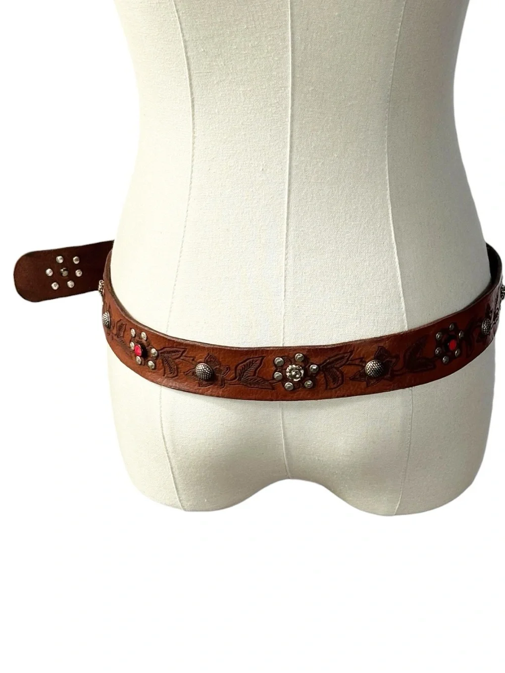 Campomaggi Iperico Cognac-coloured leather belt w/ metallic studs floral motif